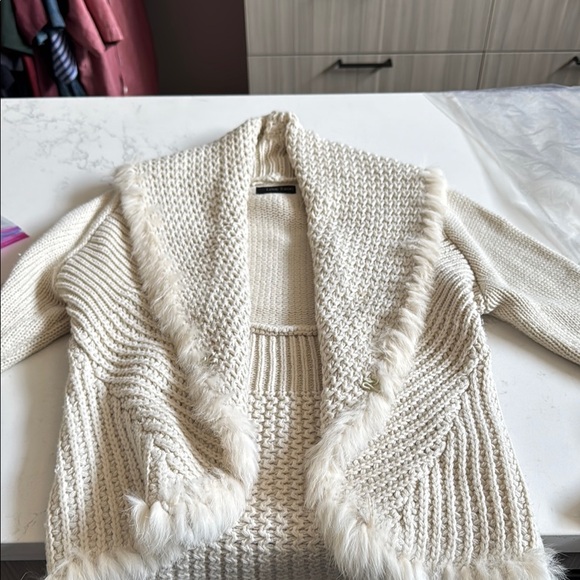 Chic Cream Knit Cardigan with Fur Trim